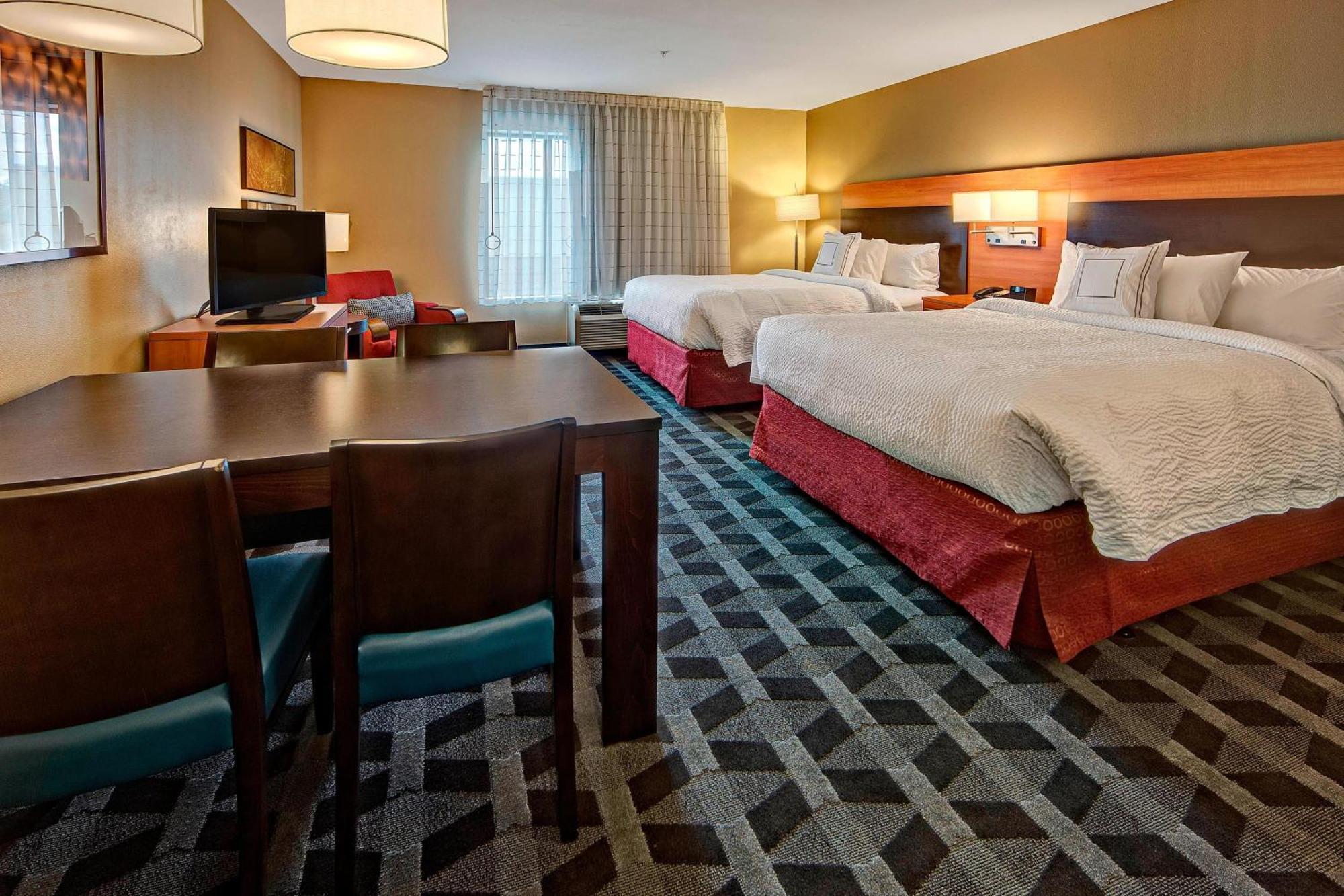 Towneplace Suites By Marriott Хатисбург Екстериор снимка