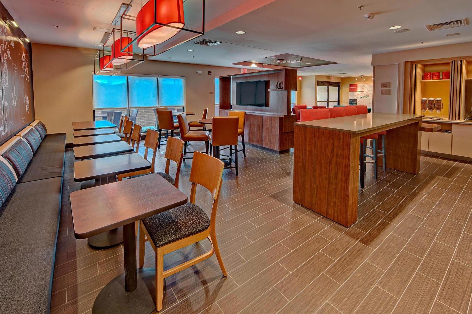 Towneplace Suites By Marriott Хатисбург Екстериор снимка